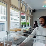 호텔 A&o Dom